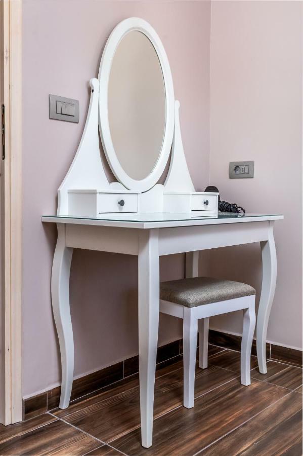 Bibliotheque Apartamento Rhodes City Exterior foto