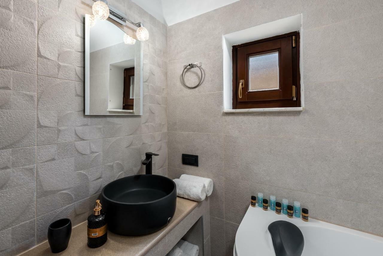 Bibliotheque Apartamento Rhodes City Exterior foto